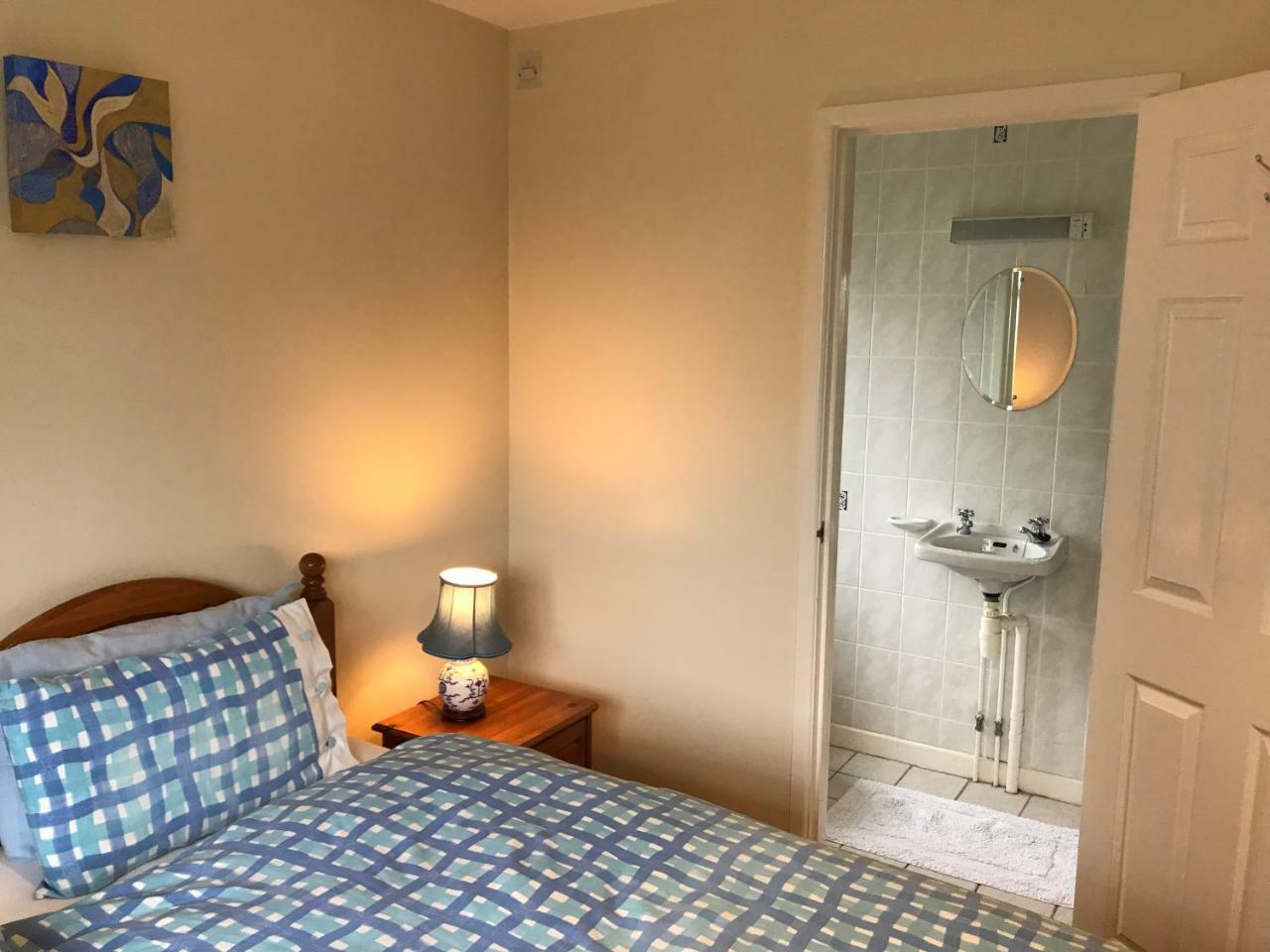 Barnfield Bed And Breakfast Downton  Bagian luar foto